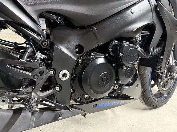 Suzuki GSX-S1000Z 7 of 8