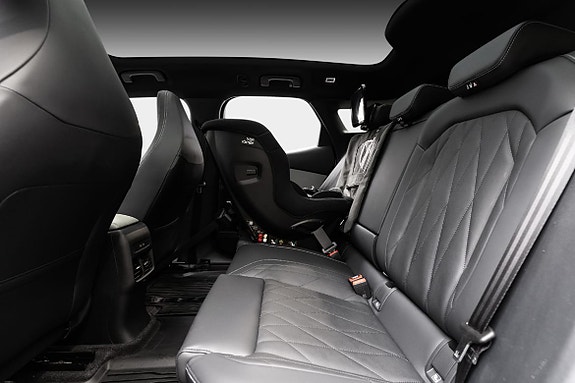 Ford Explorer 22 of 30