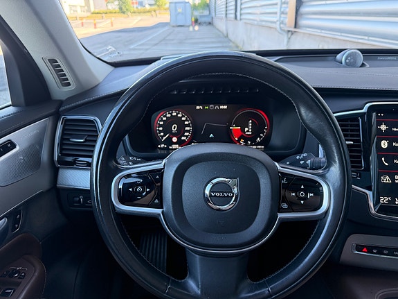 Volvo XC90 27 of 30