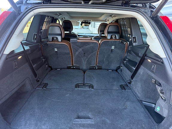 Volvo XC90 13 of 30