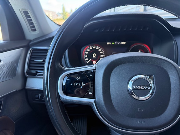 Volvo XC90 29 of 30