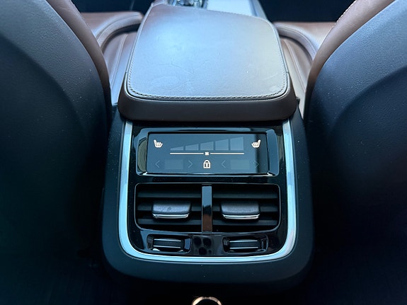 Volvo XC90 18 of 30