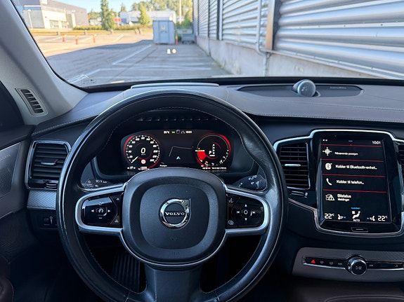 Volvo XC90 28 of 30