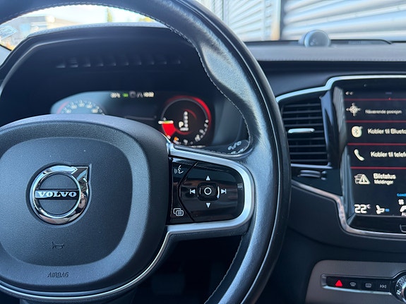 Volvo XC90 30 of 30