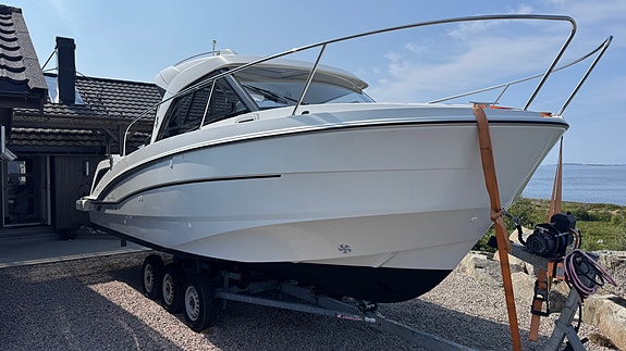 Beneteau Antares 8 med den kraftige 250HK motoren 3 of 5