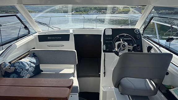 Beneteau Antares 8 med den kraftige 250HK motoren 4 of 5