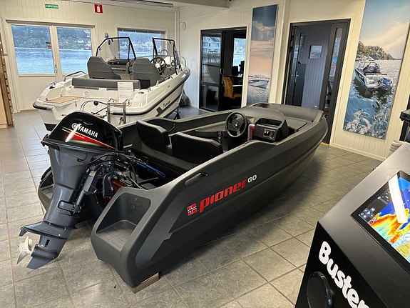 Pioner GO  m/ 9,9/15 hk vi har båter på lager i flere farger !