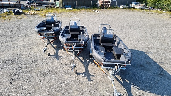Pioner Multi III Yamaha F70 bred konsoll leveringsklar båt på lager !