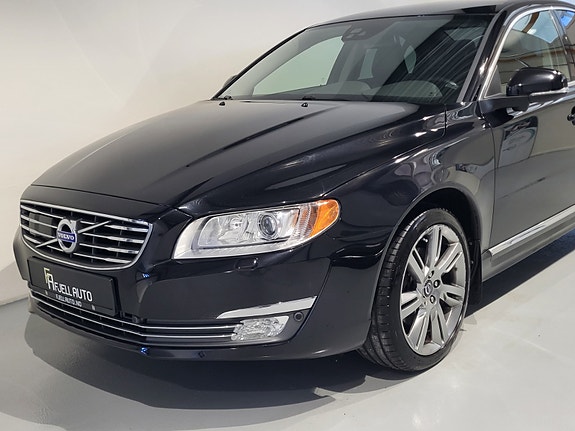 Volvo S80 2 of 5