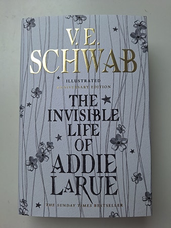 SIGNERT - V.E. Schwab The Invisible Life of Addie LaRue bok innbundet