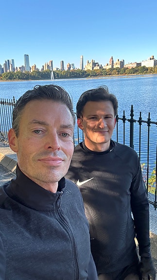 Fredrik og Marius på løpetur i New York under filmkonferanse.