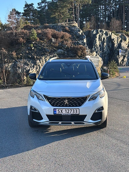 Peugeot 5008 2 of 24