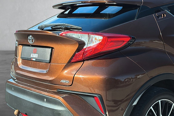 Toyota C-HR 4 of 5