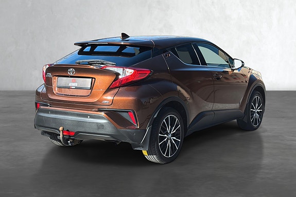 Toyota C-HR 3 of 5