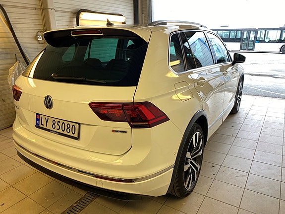 Volkswagen Tiguan 4 of 5