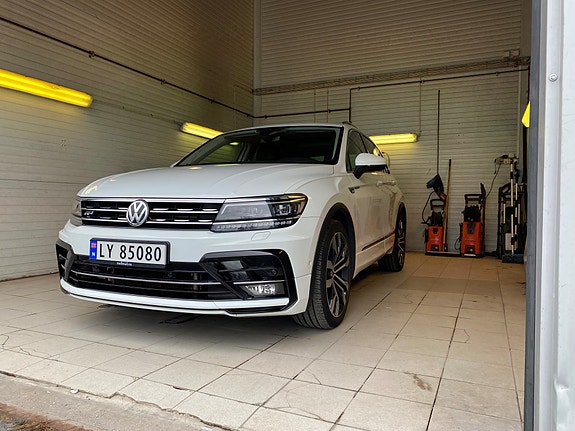 Volkswagen Tiguan 2 of 5
