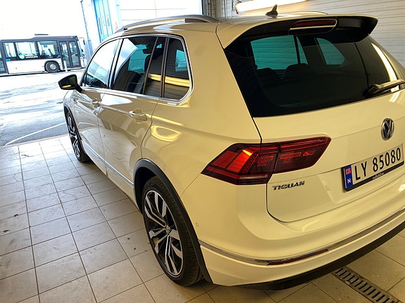 Volkswagen Tiguan 3 of 5