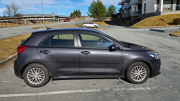 Kia Rio 8 of 19