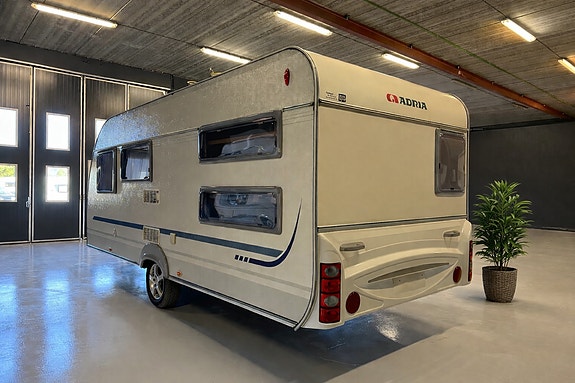 Adria 512 / KØYER / FORTELT / FUKTTEST / 980KG / BATTERIPAKKE