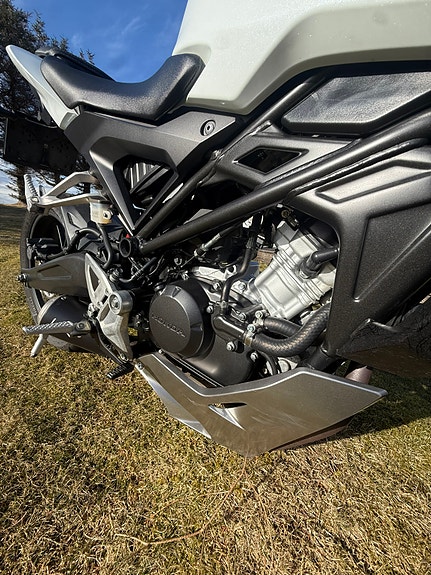 Honda CB 125 R 4 of 22