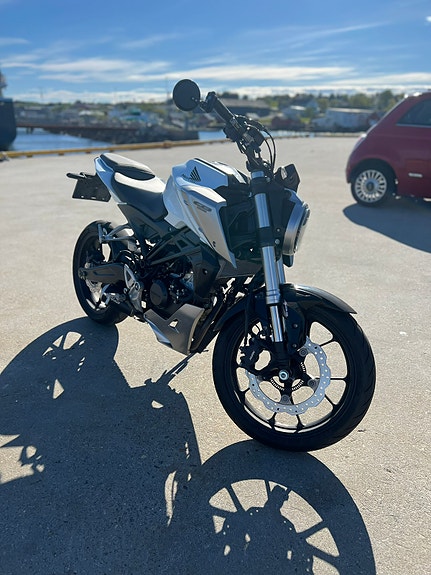 Honda CB 125 R 18 of 22