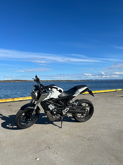 Honda CB 125 R 21 of 22