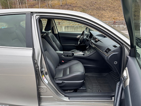 Lexus CT200h 18 of 30