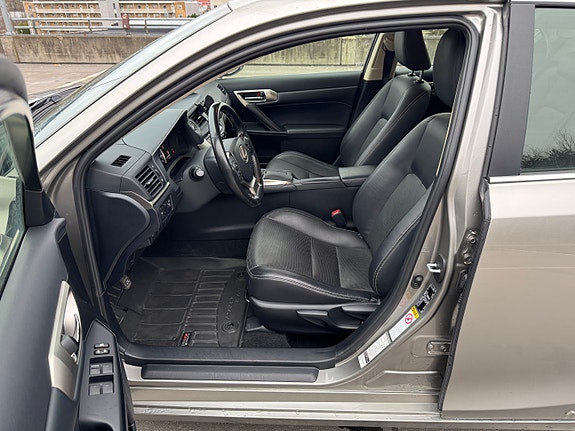 Lexus CT200h 6 of 30