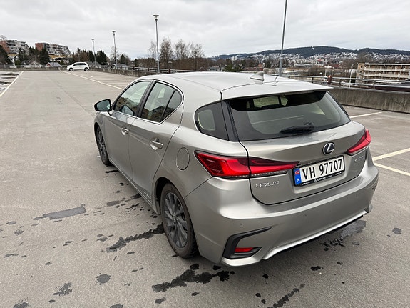 Lexus CT200h 9 of 30