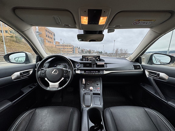 Lexus CT200h 21 of 30