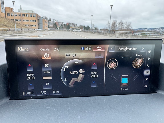 Lexus CT200h 27 of 30