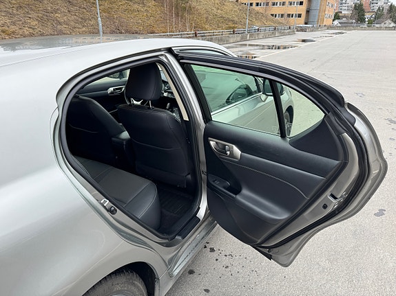 Lexus CT200h 15 of 30