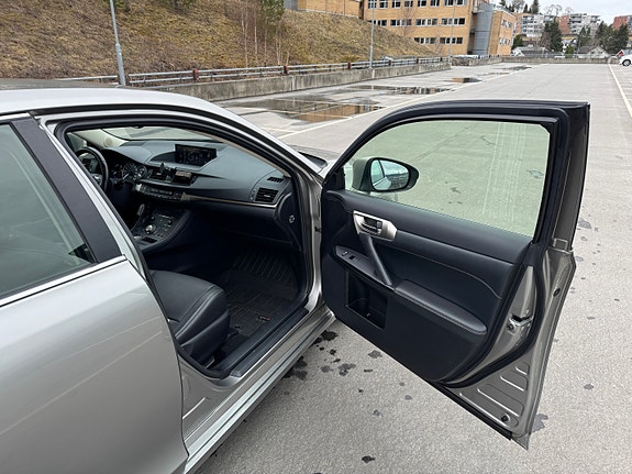 Lexus CT200h 17 of 30