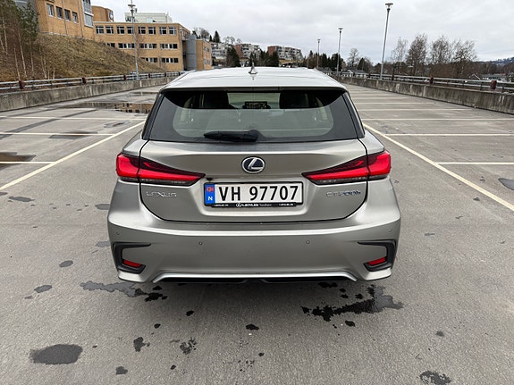 Lexus CT200h 10 of 30