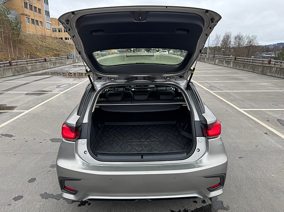 Lexus CT200h 12 of 30