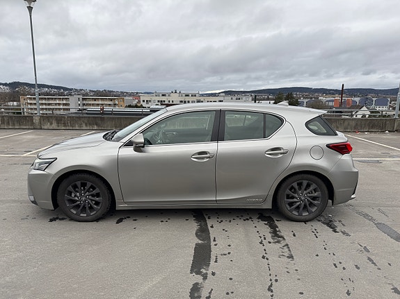 Lexus CT200h 4 of 30