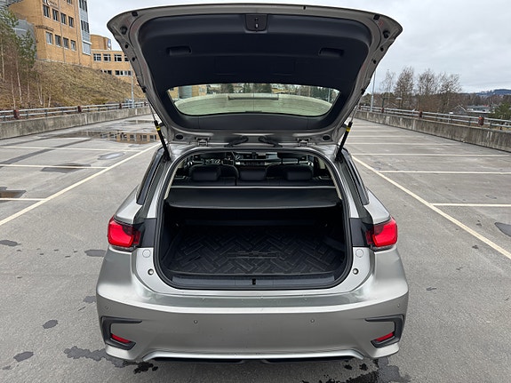 Lexus CT200h 11 of 30