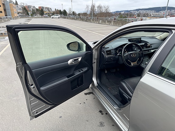 Lexus CT200h 5 of 30