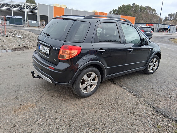 Suzuki SX4 3 of 11