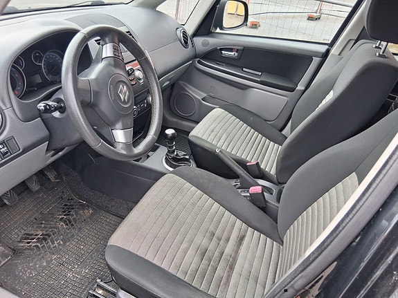 Suzuki SX4 8 of 11