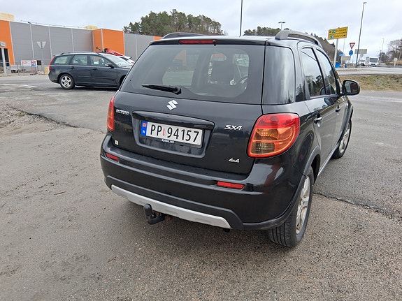 Suzuki SX4 4 of 11