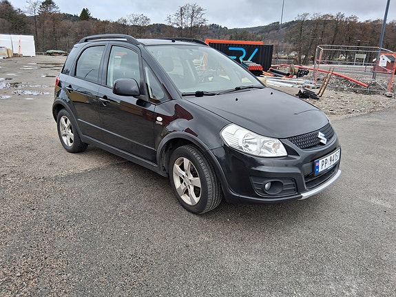 Suzuki SX4 2 of 11