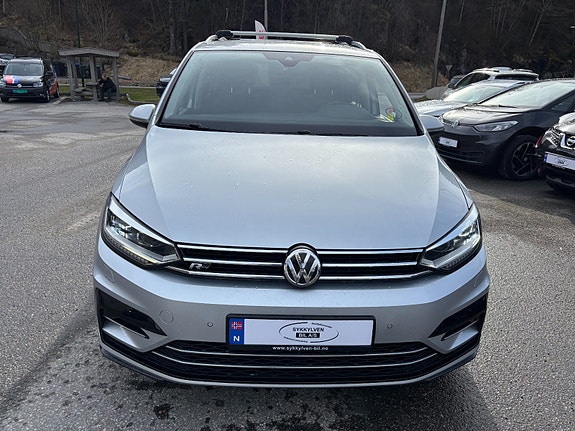 Volkswagen Touran 2 of 5