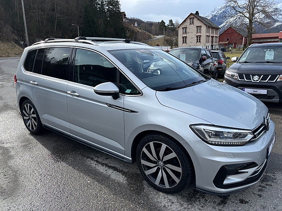 Volkswagen Touran 3 of 5