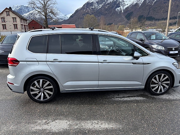 Volkswagen Touran 4 of 5