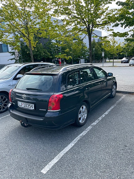 Toyota Avensis 4 of 4