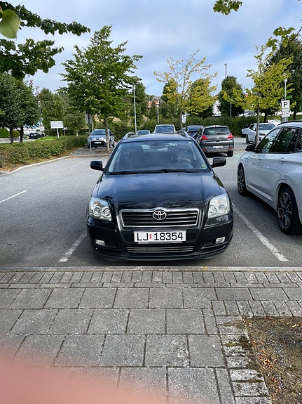 Toyota Avensis 3 of 4