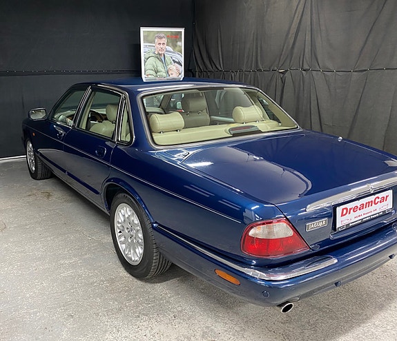 Jaguar XJ 8 of 21