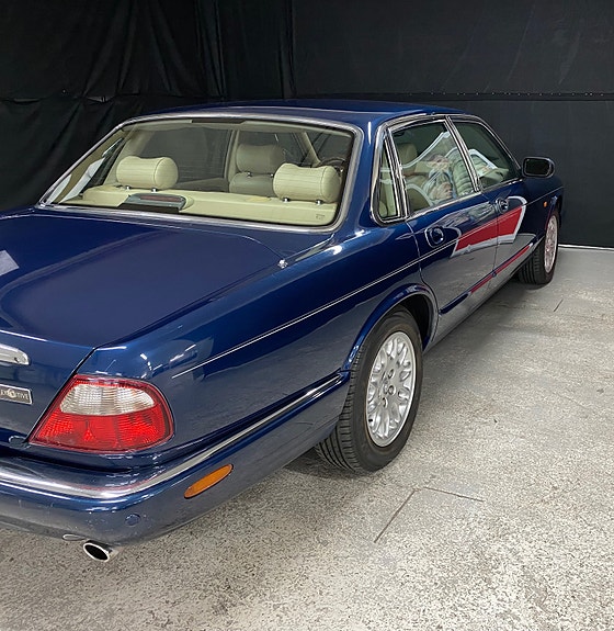 Jaguar XJ 6 of 21