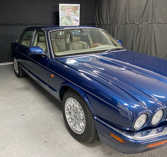 Jaguar XJ 2 of 21